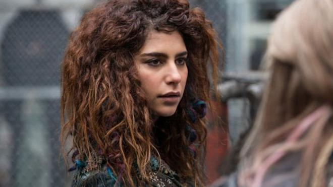 Luna (Nadia Hilker)