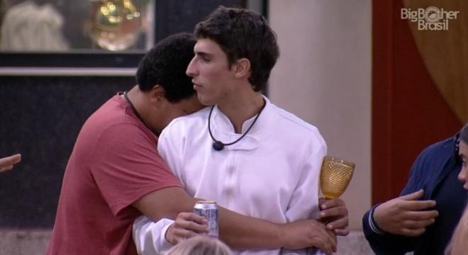 A sa&iacute;da do Quarto Branco