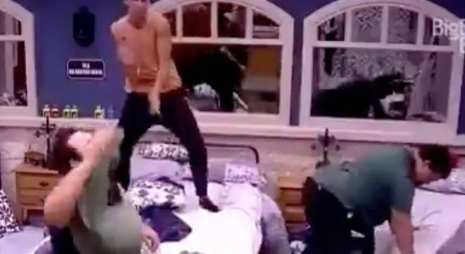 As dan&ccedil;as da dupla Pribu