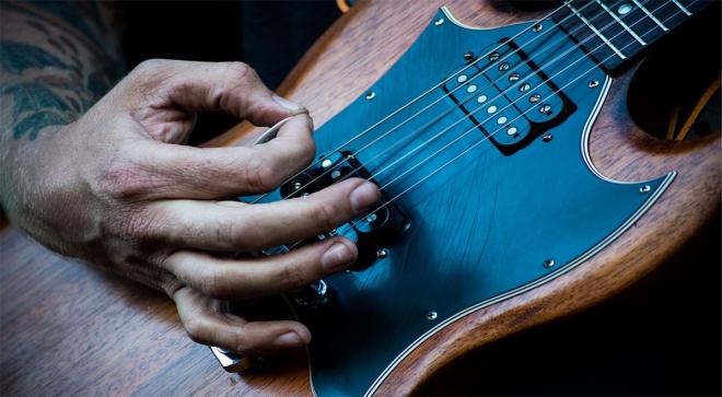 La sua prima chitarra