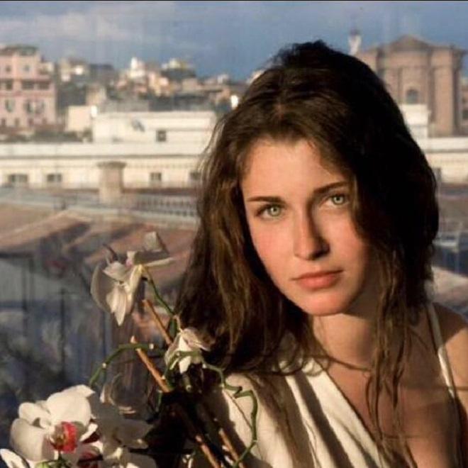 L'ex Miss Cinema 2010 Silvia Mazzieri &egrave; la timida Alba
