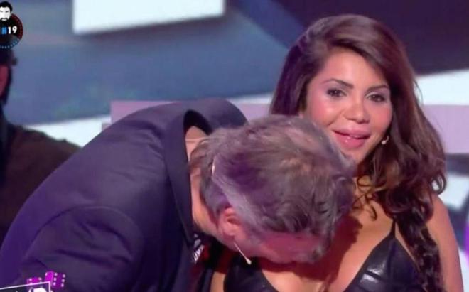 Le geste tr&egrave;s d&eacute;plac&eacute; de Jean-Michel Maire sur une intervenante