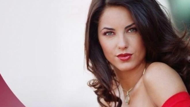 Rubi (B&aacute;rbara Mori)