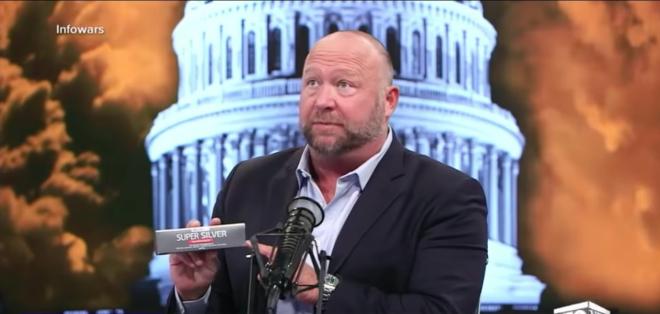 Des ventes de faux rem&egrave;des par Alex Jones, le nano-argent