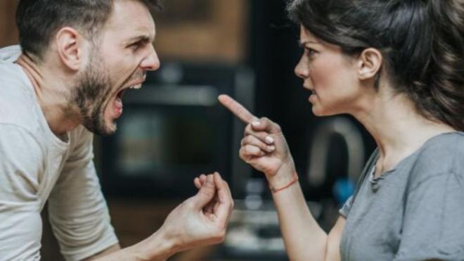 '&Eacute; satan&aacute;ires? Credo!'