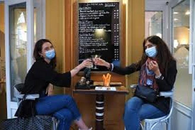 No a serate di divertimento in piedi e senza limiti d'orario