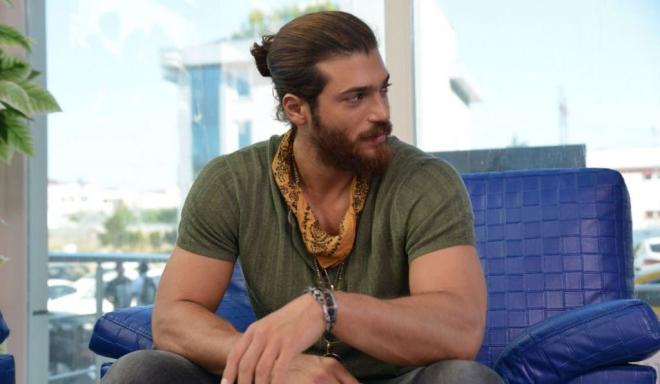 Non ama definirsi 'bello'