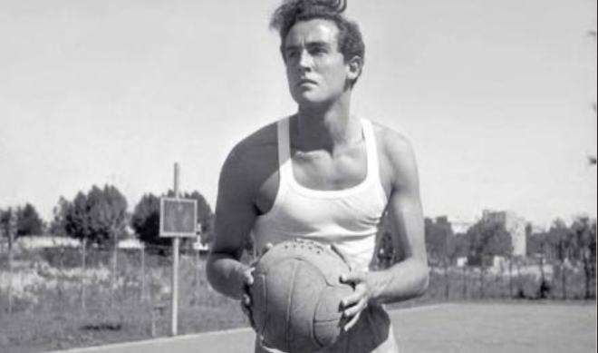 Era un appassionato di pallacanestro