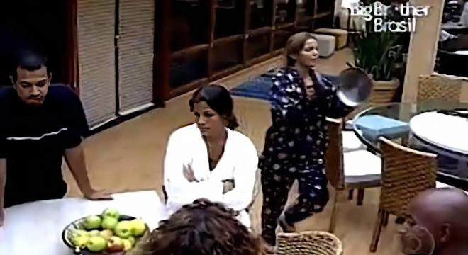 Tina contra 'A Casa'