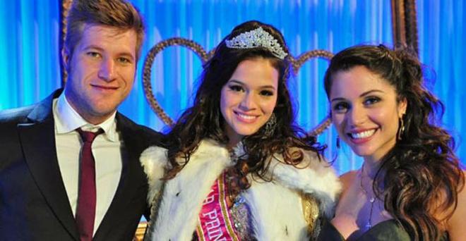 'Aquele Beijo' (2011-2012)