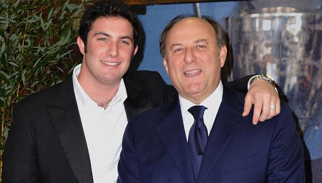 Ha un figlio ed &egrave; divorziato