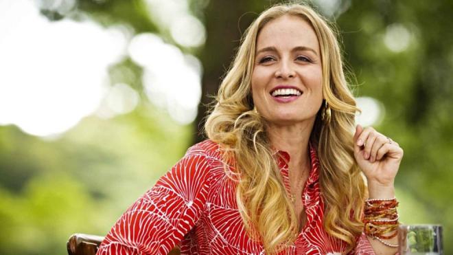 Apresentadora Ang&eacute;lica 