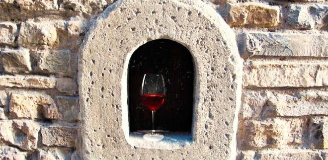 Alcune 'buchette del vino' stanno riaprendo per il Covid-19