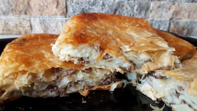 Burek con carne di manzo e vitello