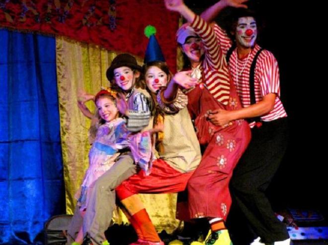 Castelo de Hist&oacute;rias, Gran Circus Los Iranzi e palha&ccedil;os