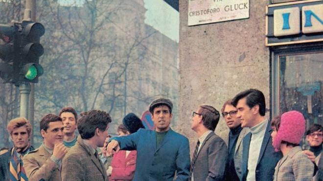 Nato a Milano in via Gluck