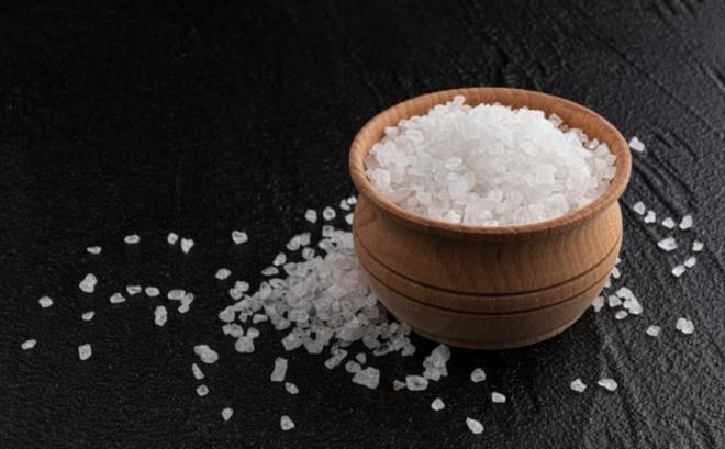 Verter sal en las ca&ntilde;er&iacute;as