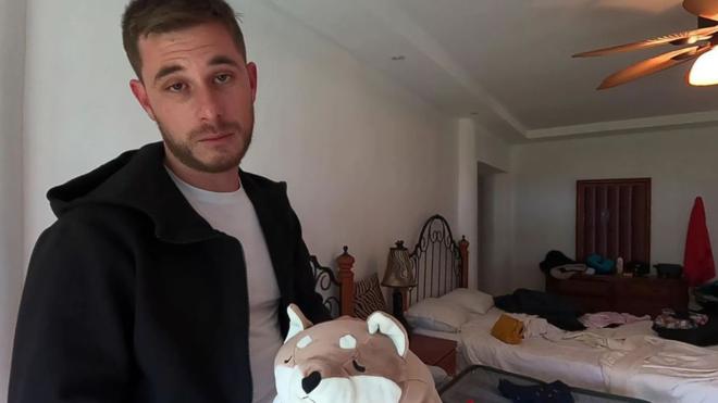 Tom Brusse, con acompa&ntilde;ante