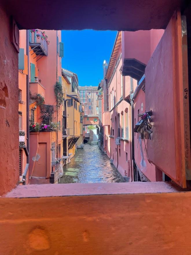 Finestrella di Via Piella