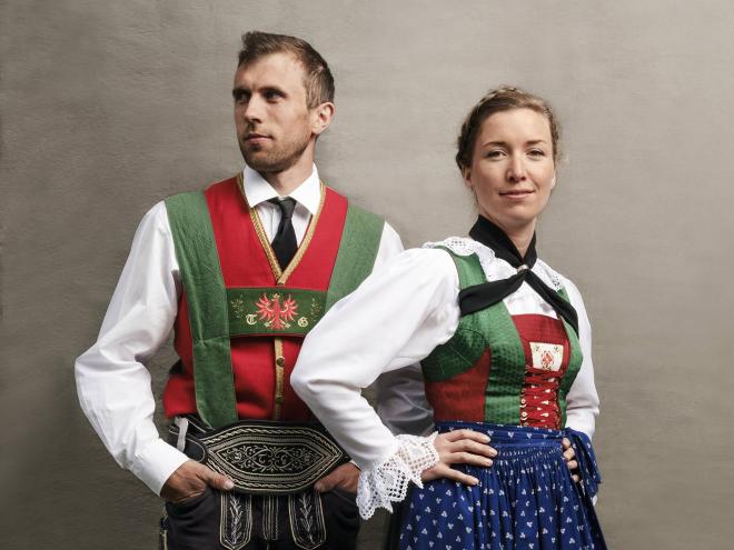 Il costume popolare nazionale come abito di gala