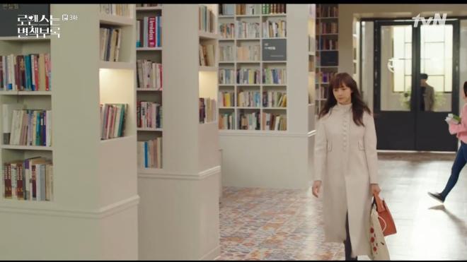 Cenas gravadas dentro de uma editora