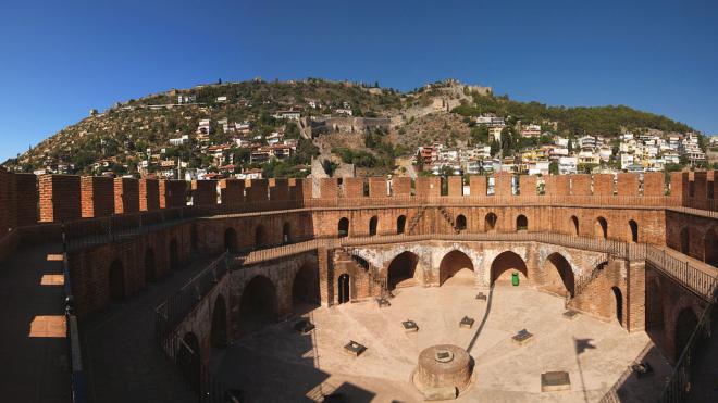Kızıl Kule (Torre Vermelha)