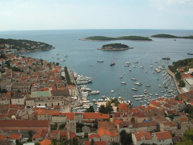 Porto da cidade de Hvar