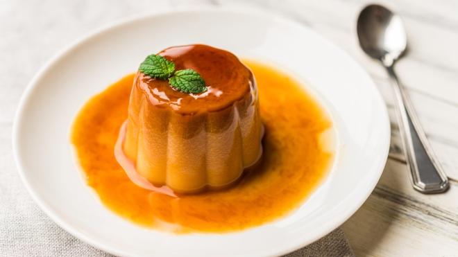Budino con salsa al caramello