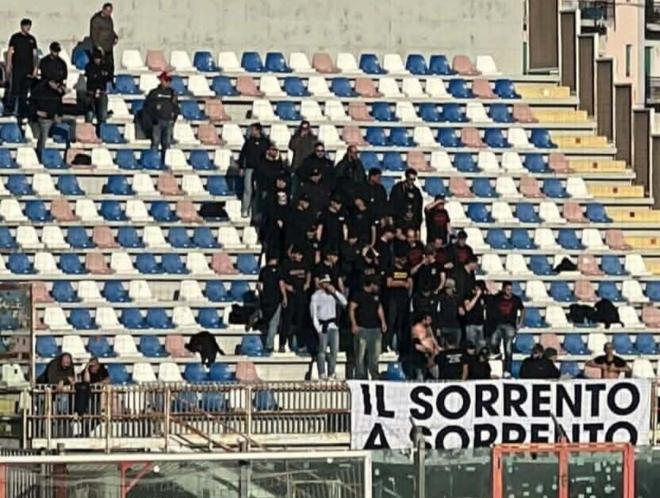 Tifosi del Sorrento a Crotone