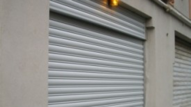 sempre pi&ugrave; serrande chiuse nelle citt&agrave;