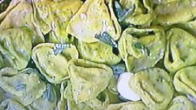 Tortelloni verdi al burro e salvia