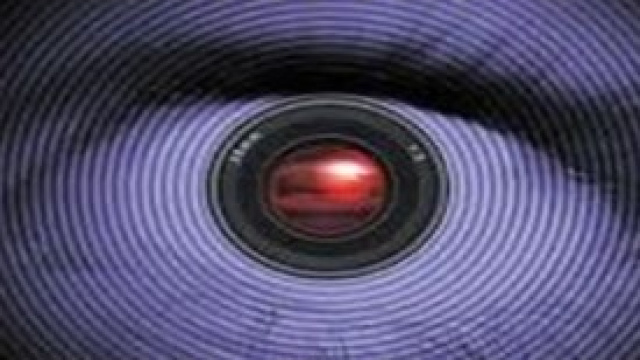 La casa del Grande Fratello va in fiamme.