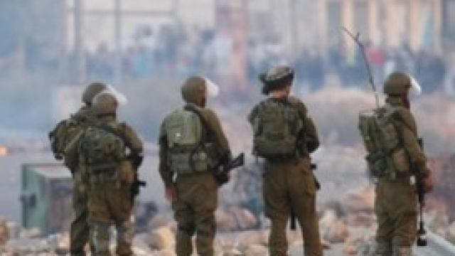 Esercito israeliano in attesa di ordini