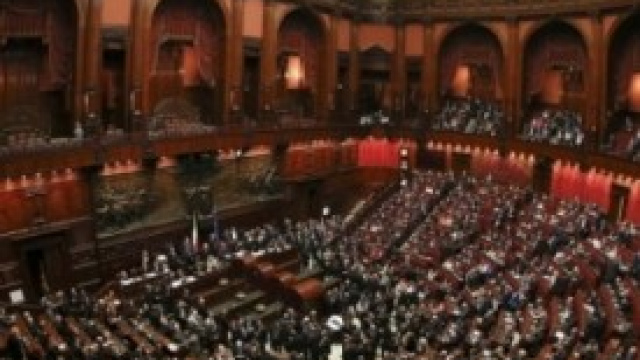 Italiani contro Parlamento e partiti