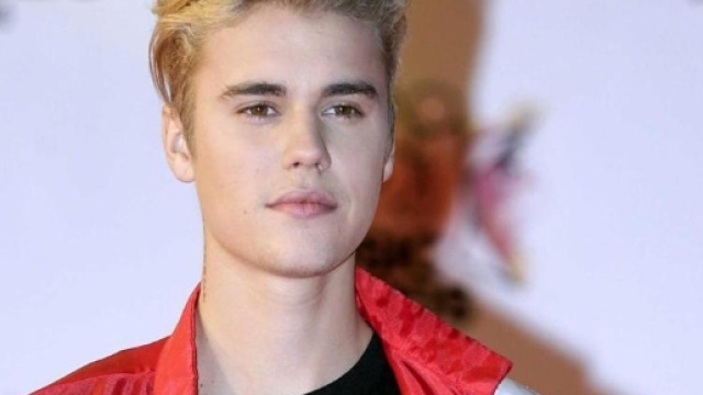 Justin Bieber senza veli per sua nonna