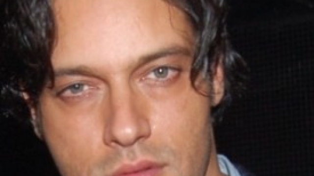 Gabriel Garko e il suo inconfondibile sguardo sexy