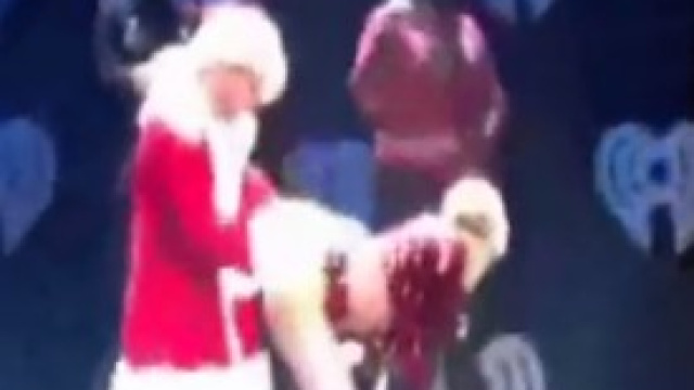 Miley Cirus e il twerking con Babbo Natale
