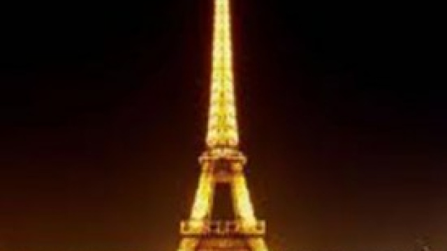 La Tour Eiffel compie 125 anni e suona dal vivo