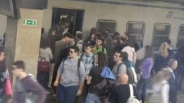 Treni regionali sempre affollati