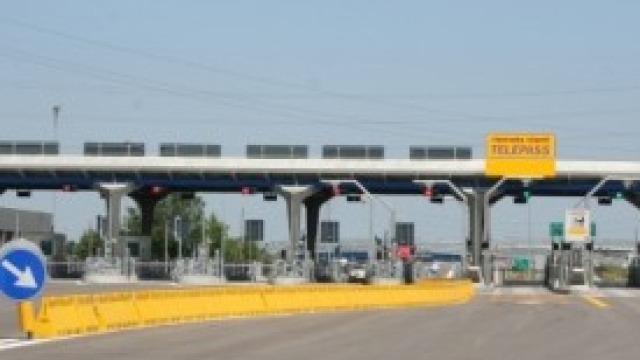 Veduta di un casello autostradale
