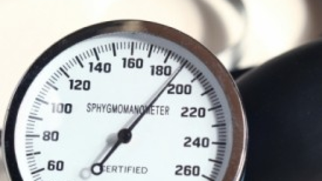 Pressione alta: donne pi&ugrave; a rischio degli uomini