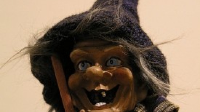 Befana, frasi d'auguri e divertenti, sms e status