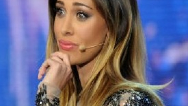Belen Rodriguez prende le distanze da Corona