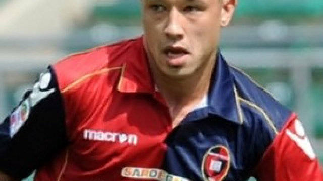 Radja Nainggolan &egrave; un calciatore della Roma.