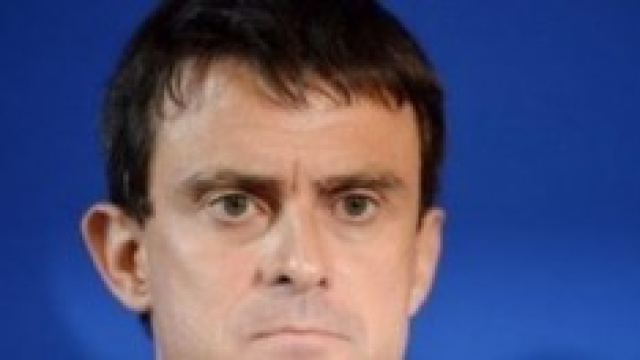 il primo ministro Valls invita alla calma
