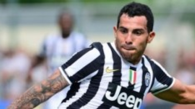 l'attaccante argentino Tevez