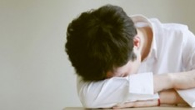 Ragazzi lasciano le scuole e non trovano lavoro.