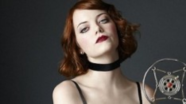 Emma Stone ritratta nei panni di Sally Bowles
