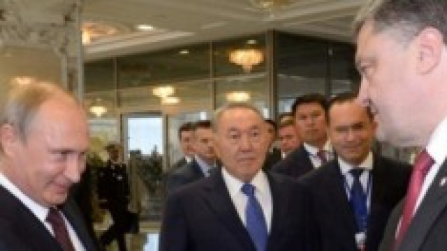 Il glaciale incontro tra Putin e Poroschenko