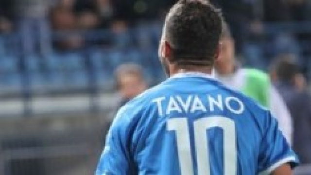l'attaccante dei toscani Tavano